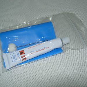 KIT RIPARAZIONE LINER COLLA E TOPPE LINER AZZURRO